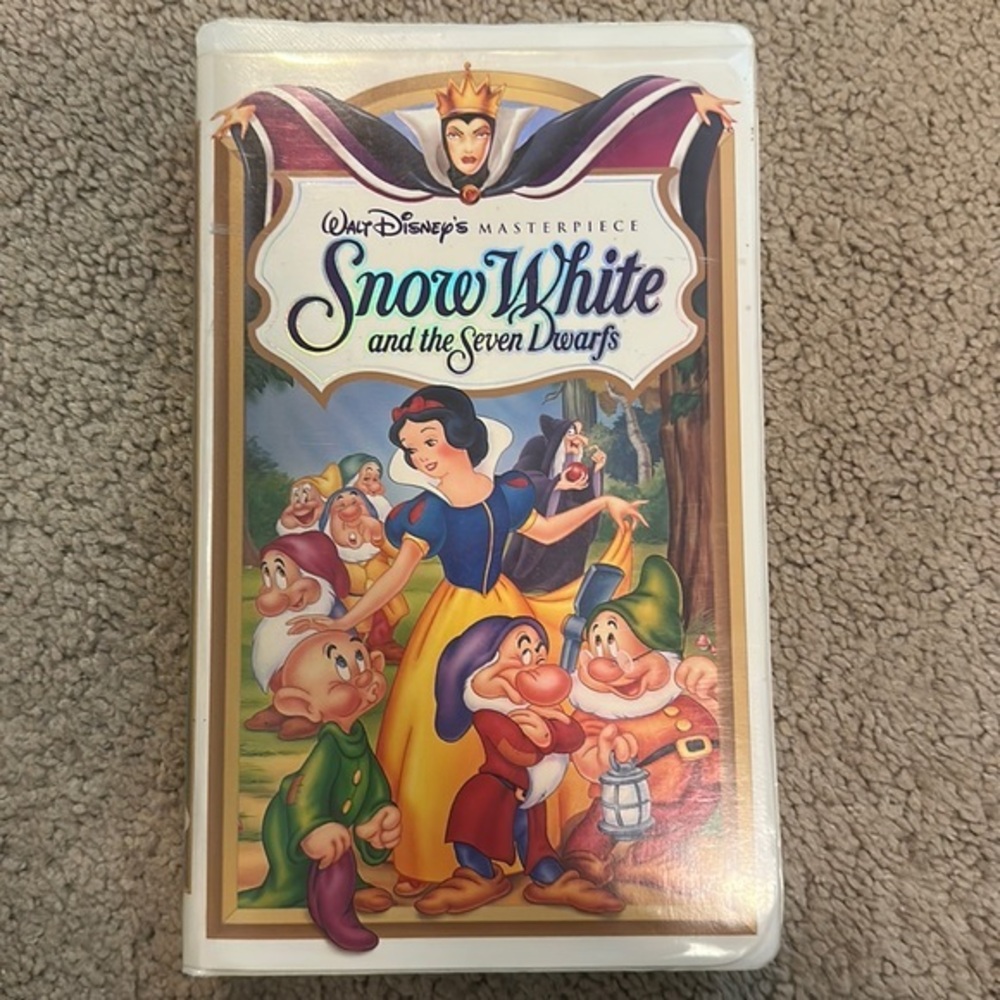 Walt Disney Snow White and The Seven Dwarfs VHS Tape